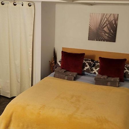 Apartament Lower Level Apt 6Ft High Close To Hwy Netflix Wifi Edmundston Zewnętrze zdjęcie