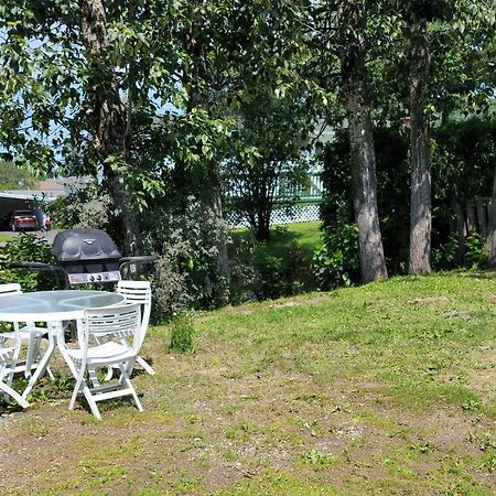 Apartament Lower Level Apt 6Ft High Close To Hwy Netflix Wifi Edmundston Zewnętrze zdjęcie