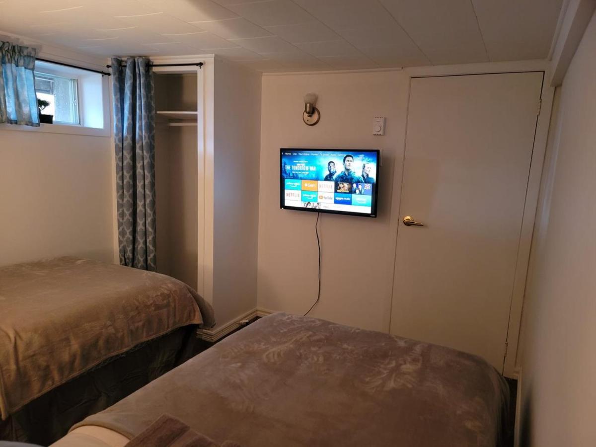 Apartament Lower Level Apt 6Ft High Close To Hwy Netflix Wifi Edmundston Zewnętrze zdjęcie