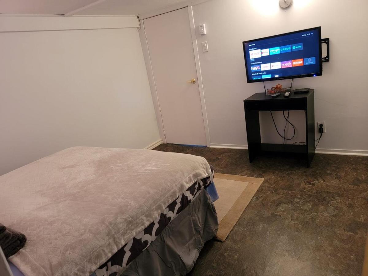 Apartament Lower Level Apt 6Ft High Close To Hwy Netflix Wifi Edmundston Zewnętrze zdjęcie