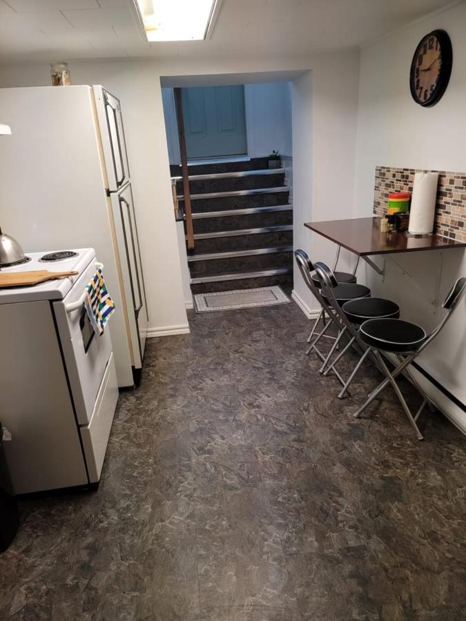 Apartament Lower Level Apt 6Ft High Close To Hwy Netflix Wifi Edmundston Zewnętrze zdjęcie