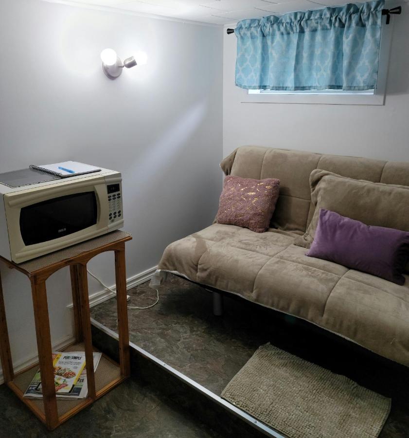 Apartament Lower Level Apt 6Ft High Close To Hwy Netflix Wifi Edmundston Zewnętrze zdjęcie